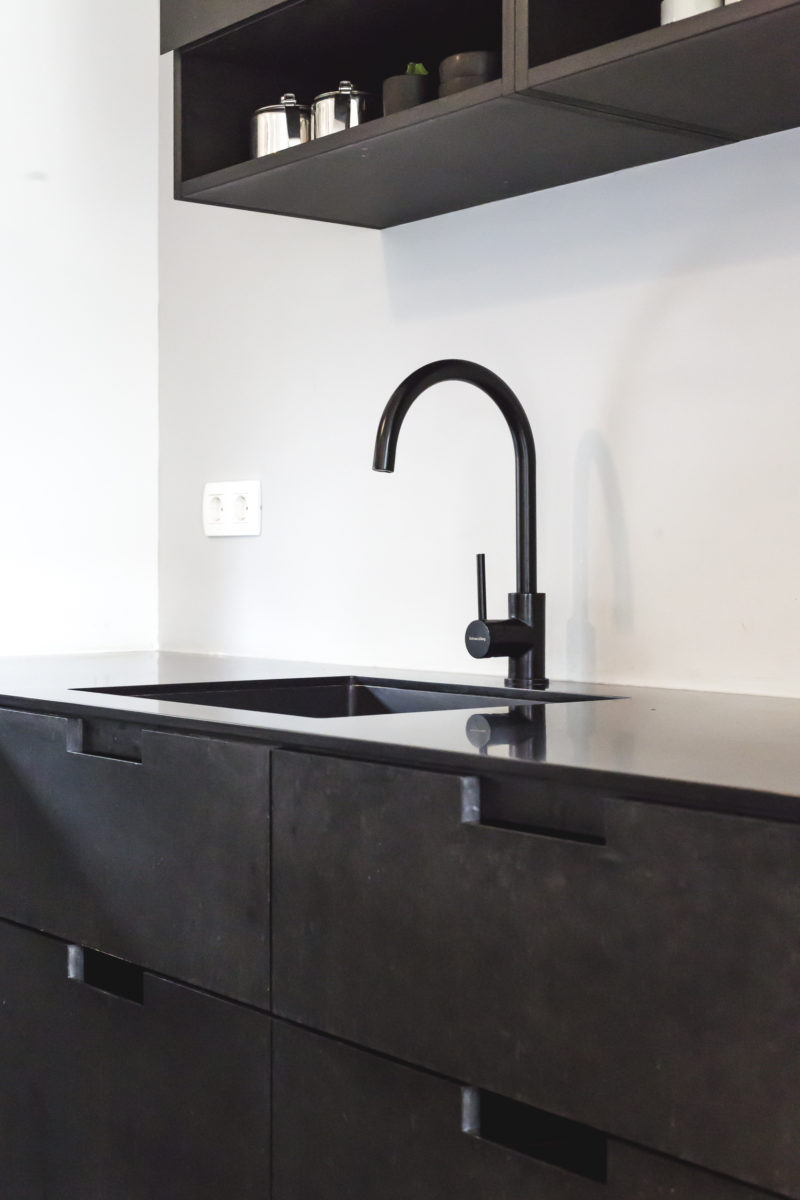 Black Kitchen by COMMOD