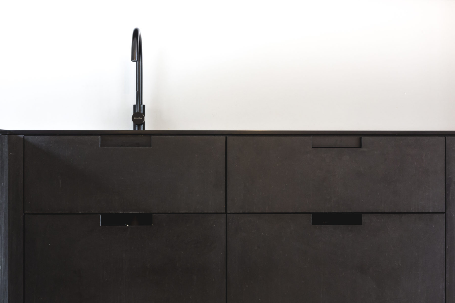 Black Kitchen by COMMOD