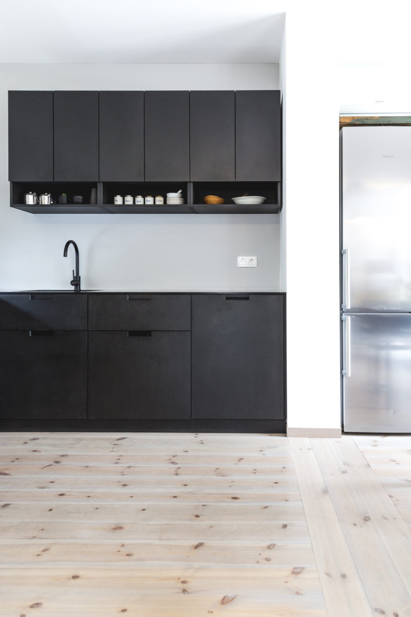 Black Kitchen by COMMOD