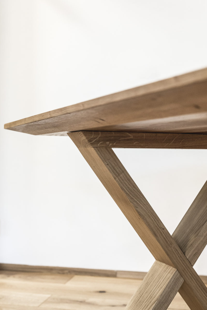 TABLE & BENCH BY COMMOD