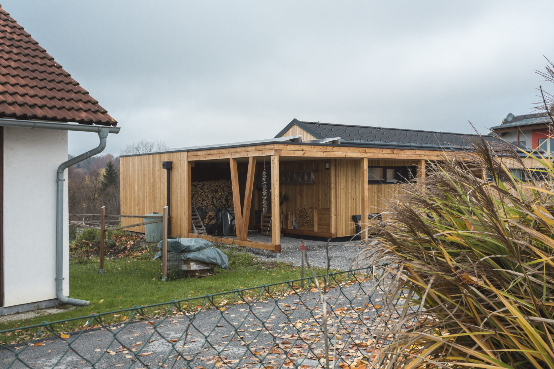 COMMOD „CARPORTS, TERRASSEN und AUSSENANLAGEN“