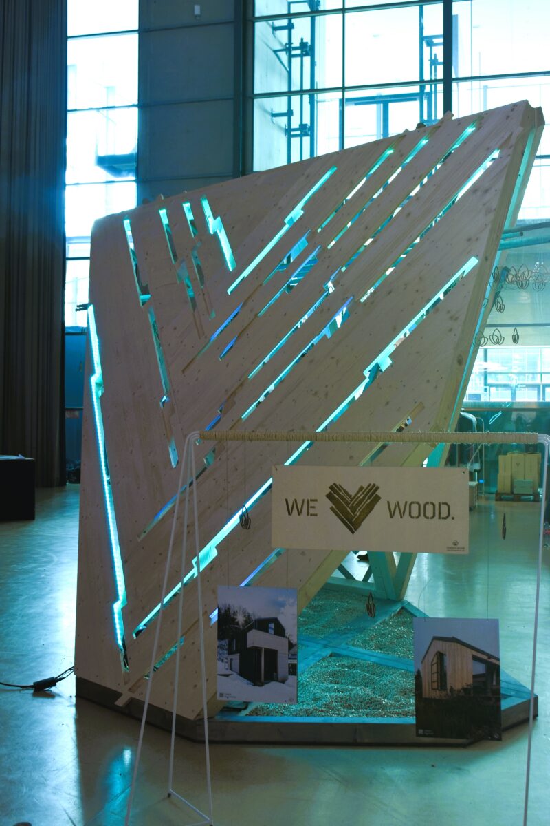 HOLZHERZ BY COMMOD